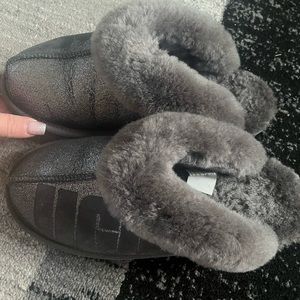 UGG SLIPPERS SIZE 7